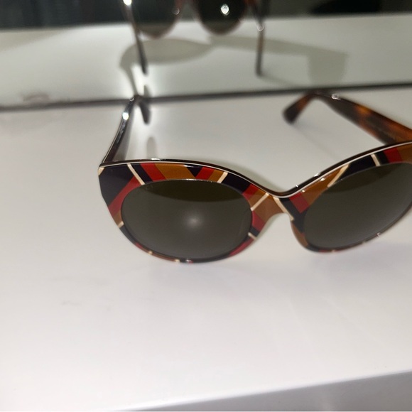 Gucci Women\'s Sunglasses with Red and Gold Accents main image 4